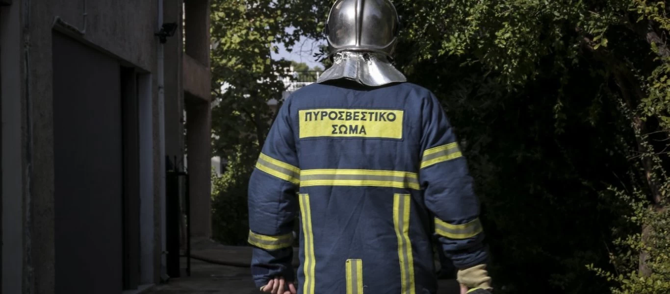 Εύβοια: Φωτιά στο παλιό χωριό στο Δύστο